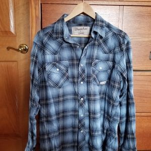 Like new Wrangler button up shirt